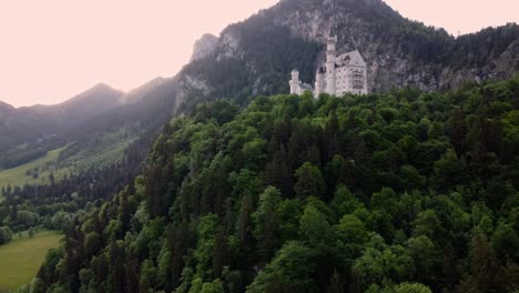 Morgendämmerung-Auf-Schloss-Neuschwanstein-Bei-Füssen-In-Südwestbayern,-Deutschland-6