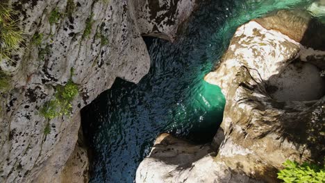 Una-Hermosa-Vista-Del-Río-Soča-Desde-El-Aire-En-Eslovenia