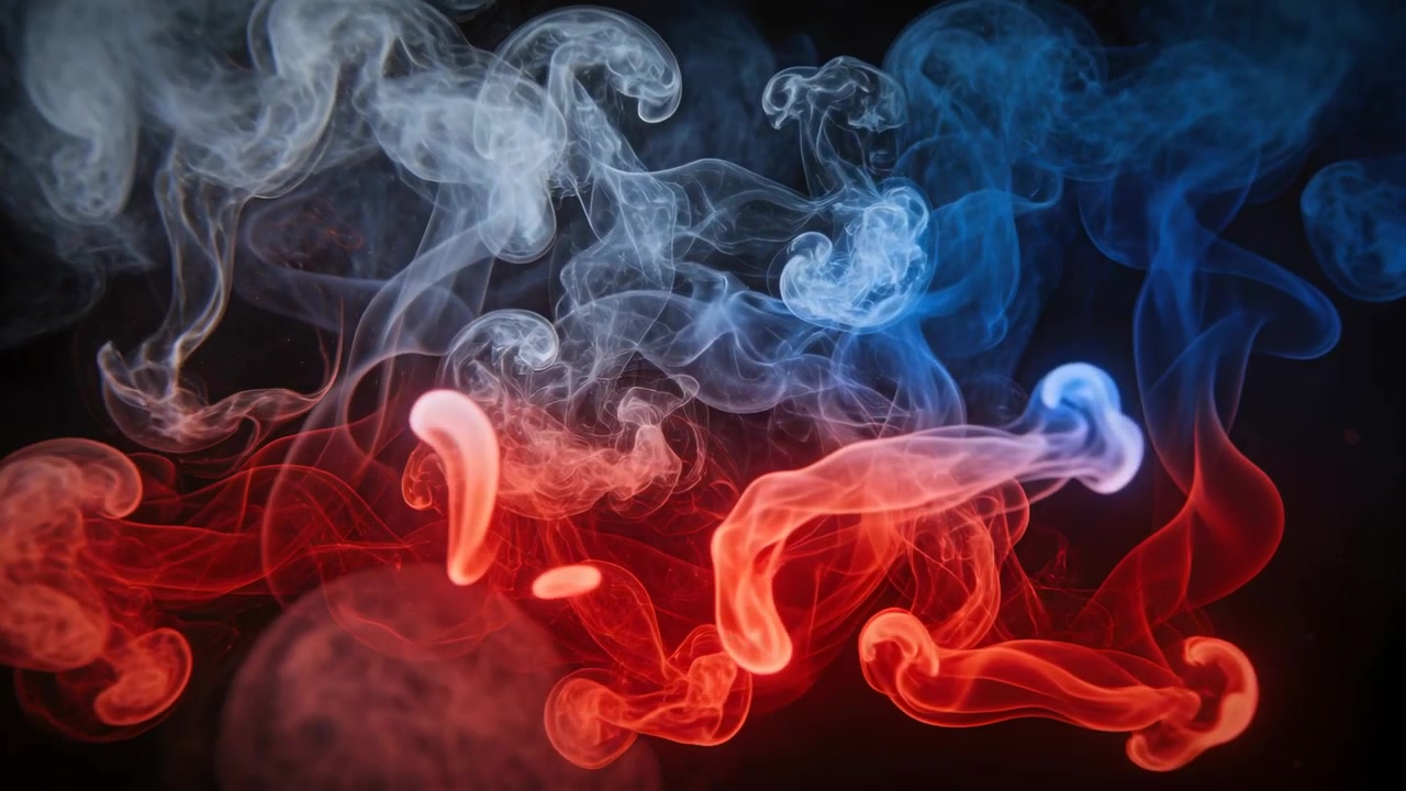 Numeri 250 di fumo colorato che fluttuano e si scompongono in volute rosse, bianche e blu in studio, mossi dal flusso d'aria.