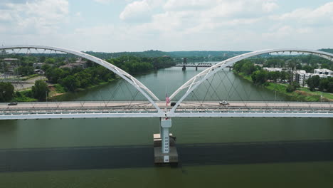 Broadway-Arch-Bridge-Over-The-Arkansas-River-In-Daytime-In-Little-Rock,-USA