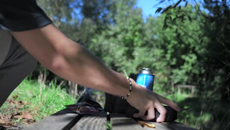 estufa de cocina en la naturaleza, al aire libre, camping