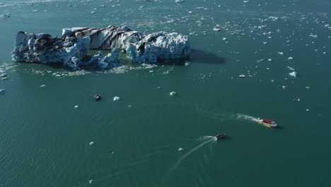 iceberg tour in jokulsarlon, iceland