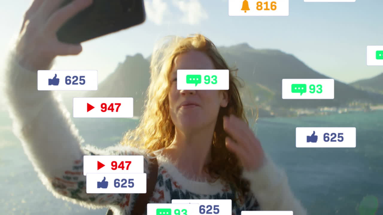 바다와 산 근처에서 셀피를 찍는 여성, 소셜 미디어 알림을 받는 여성 애니메이션