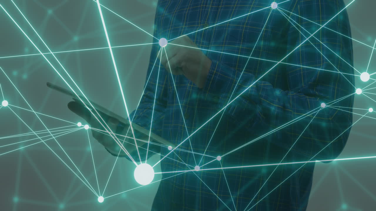 animación de la red de conexiones sobre un empresario caucásico que usa una tableta