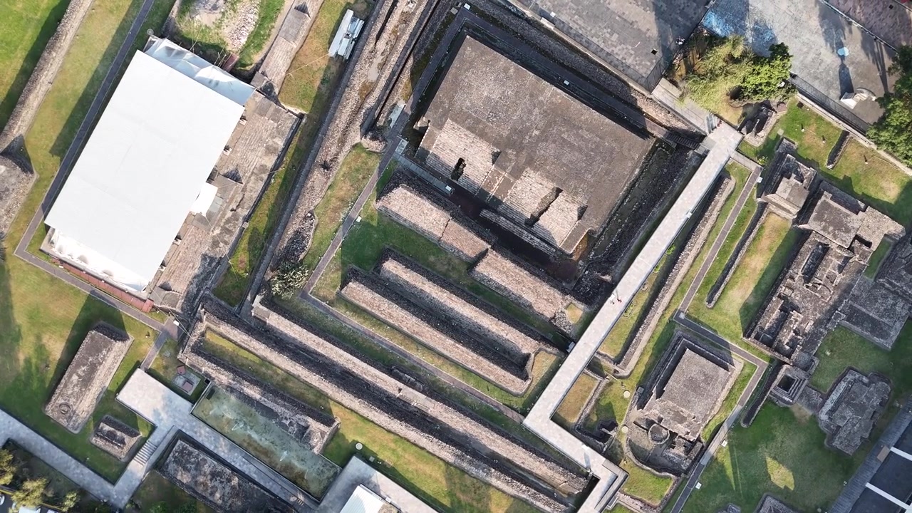 Inquadratura zenitale del Tlatelolco Templo Mayor a Città del Messico.