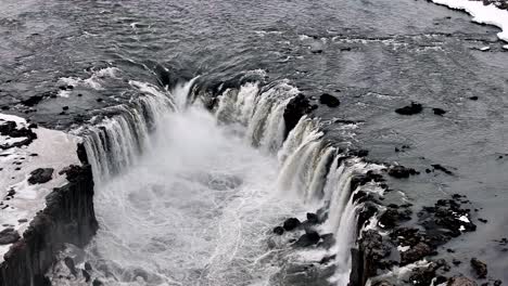 Drohnenaufnahme-Aus-Der-Umlaufbahn-über-Dem-Selfoss-Wasserfall,-Island