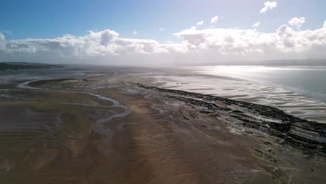 Hilbre-Island,-West-Kirby,-Wirral---Drone-Aéreo-Playa-Horizonte-Hacia-Adelante