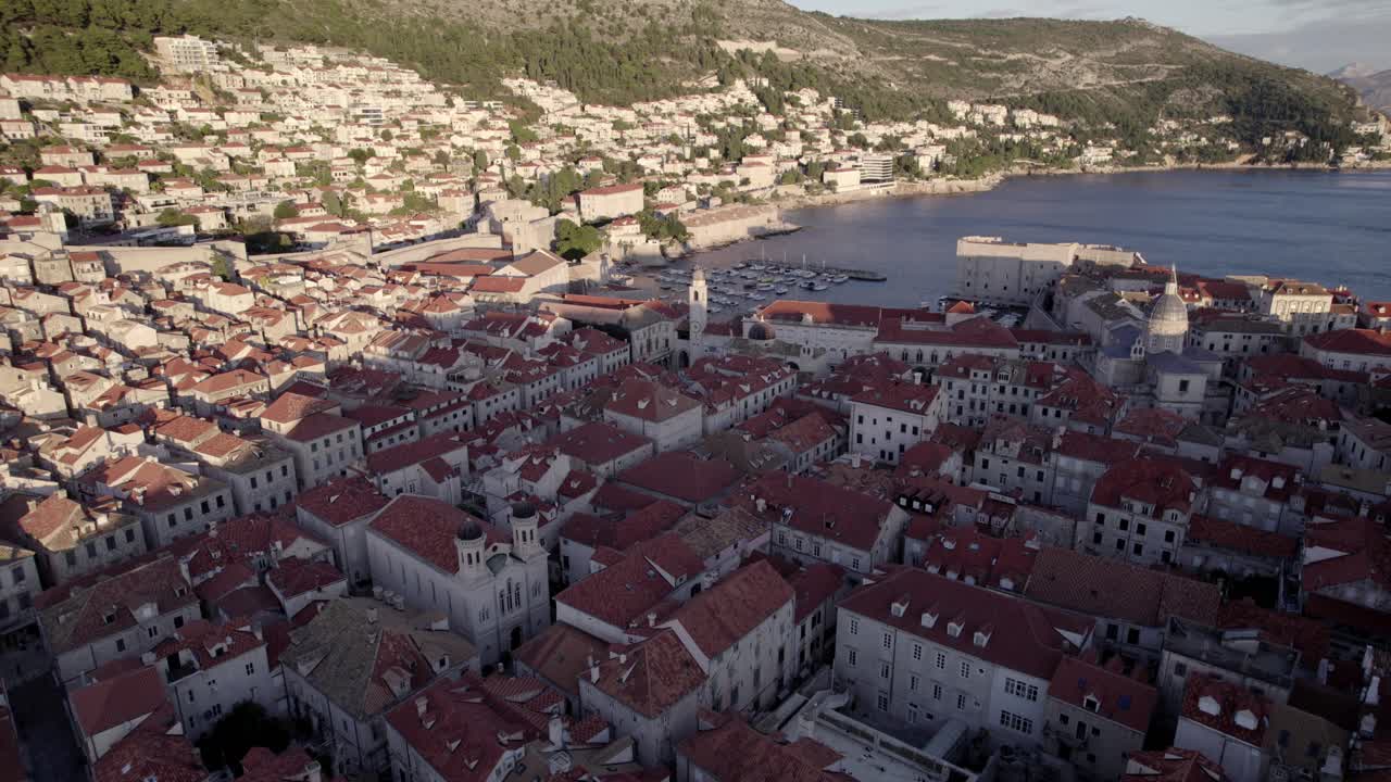 Città vecchia di Dubrovnik con vista a volo d'uccello