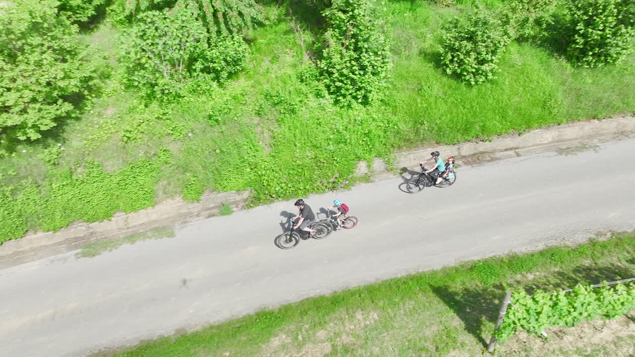 Bicycle ride in vineyard's in Italie