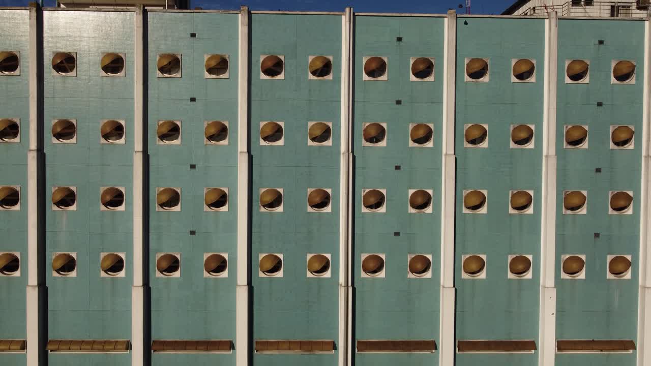 detalles del moderno edificio del hospital naval de buenos aires en argentina