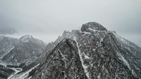 snowy mountain range in italys selva di val gardena