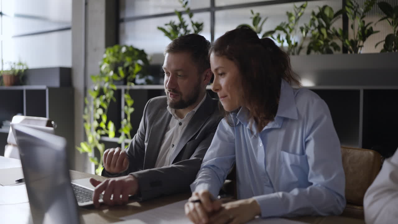 colegas de negocios en una reunión