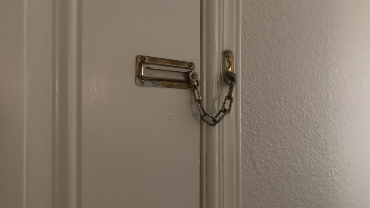 protector de cadena de puerta de seguridad de latón con bloqueo de mano macho bronceado