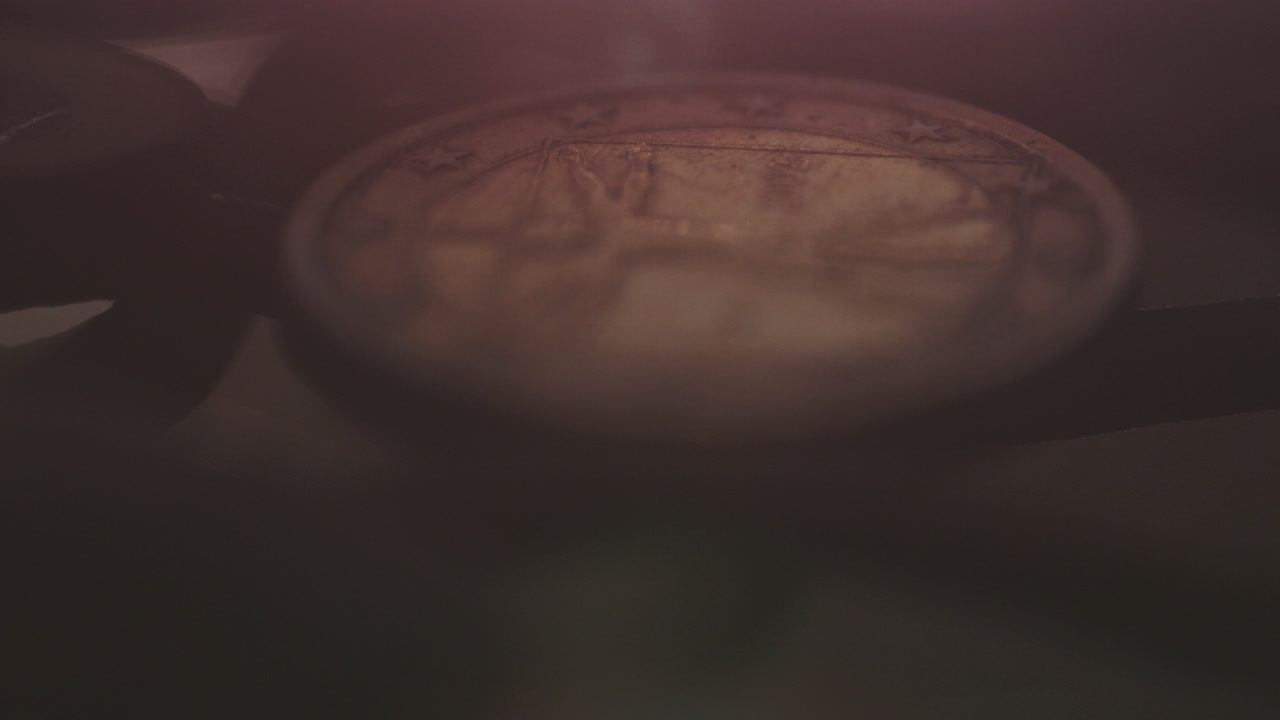 primer plano de una moneda antigua