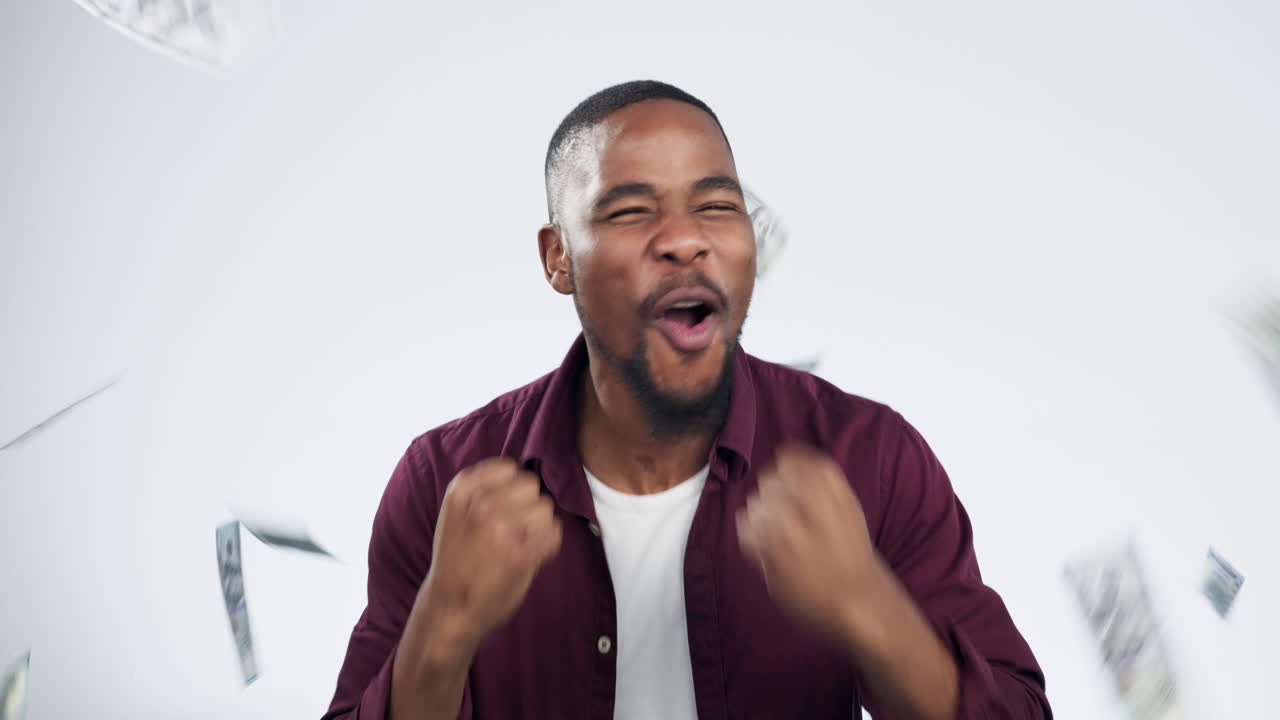 hombre negro, lluvia de dinero y celebración en el estudio