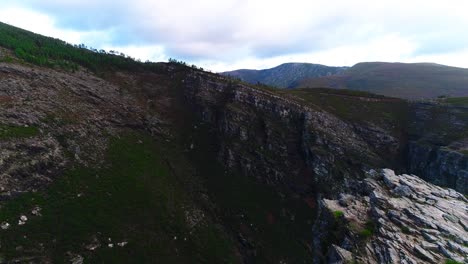 Imágenes-De-Drones-Del-Valle-Del-Cañón-De-Montaña