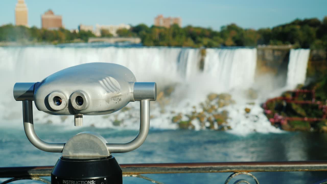 With a coin operated binoculars overlooking the Niagara Falls