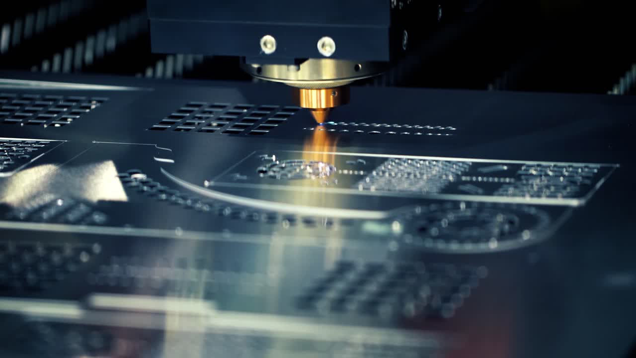 금속의 cnc 레이저 절단, 현대 산업 기술.