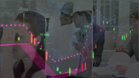 animación de estadísticas y procesamiento de datos financieros sobre arquitectos con planes en reunión
