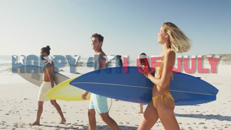 Animación-Del-Texto-Feliz-Del-4-De-Julio-Con-El-Patrón-De-La-Bandera-Estadounidense-Sobre-Amigos-Con-Tablas-De-Surf-En-La-Playa