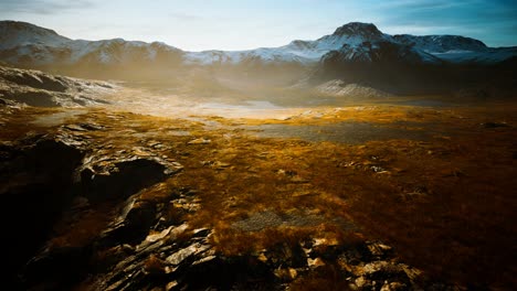 small lakes in canada near mountains