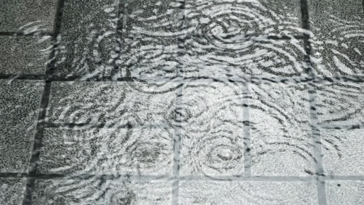 웅이에 방울이 떨어집니다.