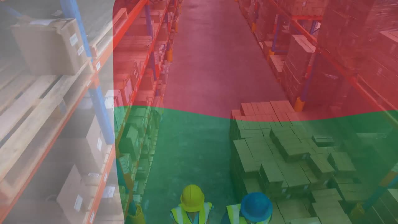 animación de la bandera de madagascar sobre diversos trabajadores en el almacén.