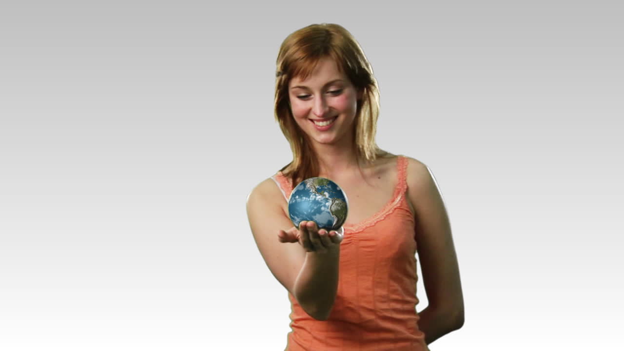 mujer con el mundo en sus manos