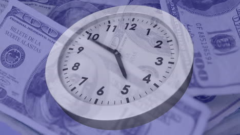animación digital del reloj haciendo tictac frente a billetes de dólares estadounidenses girando en el fondo