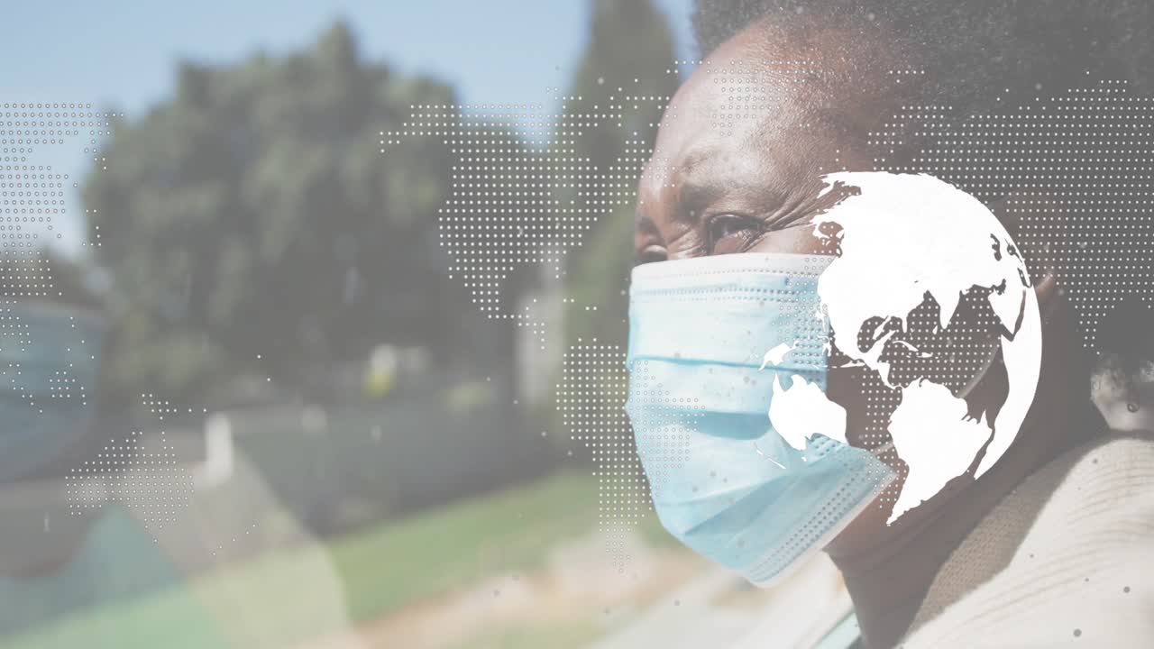Kvinde iført maske ved vindue med prikket kortoverlejring, der viser sundhedssporing over en roterende globus