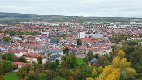espectacular vista aérea de arriba vuelo weimar ciudad histórica de turingia alemania otoño 23