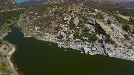 Barrett-Lake-Drohnenansicht-Langsam-Nach-Oben-Schwenken