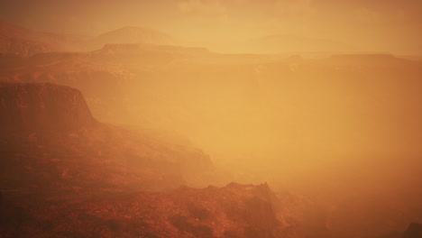 Fantastische-Herbstlandschaft,-Umgeben-Von-Nebel