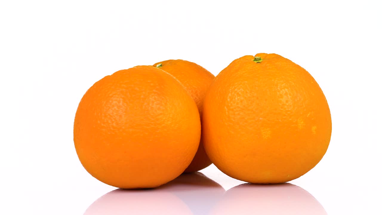 se vuelve naranja sobre fondo blanco