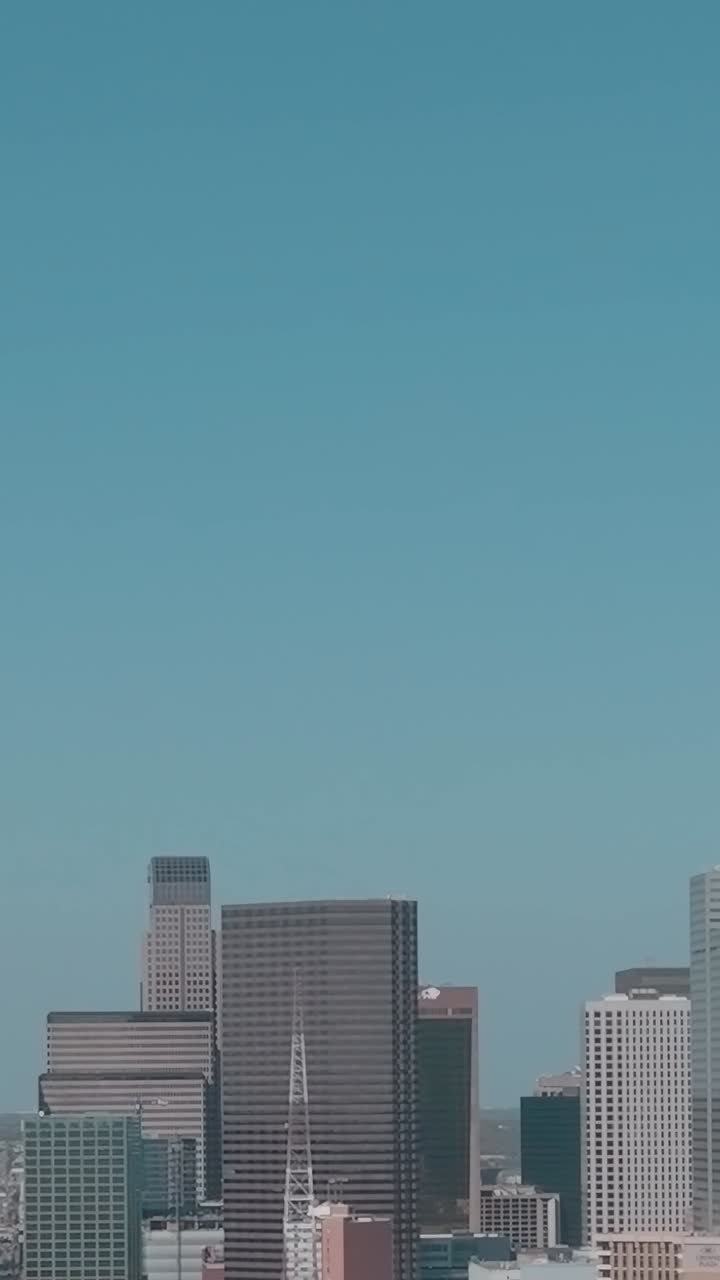 Vista dos arranha-céus do centro de Dallas do alto no Texas