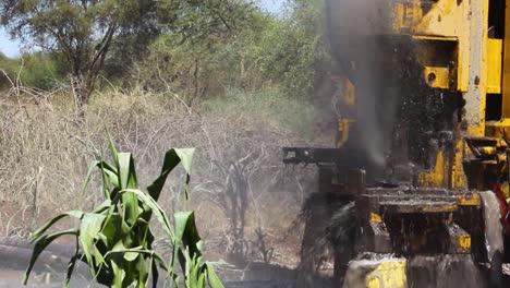 Bohrlochbohrung-Für-Wasser-Im-Afrikanischen-Dorf-In-Loitokitok,-Kenia