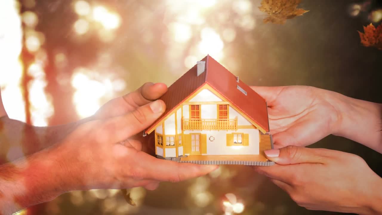 가을 잎 4k에 맞춰 집 로고를 들고 있는 손