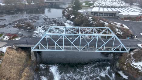 Howard-Street-Middle-Channel-Bridge,-Die-Die-Kanadische-Insel-Mit-Der-Innenstadt-Von-Spokane-Verbindet