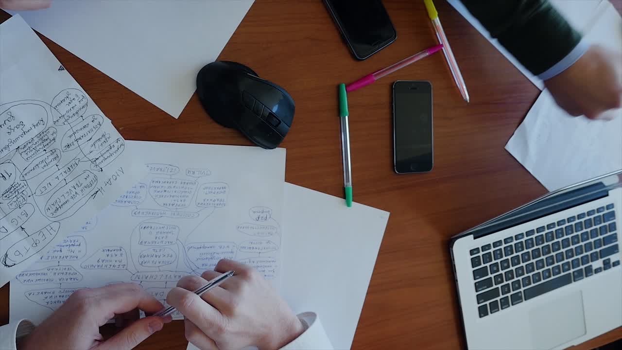 tormenta de ideas de las personas