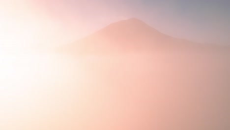 Timelapse-De-Un-Paisaje-Lleno-De-Nubes-Y-Un-Volcán-Exhalando-Humo-En-El-Fondo