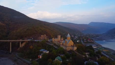 Sunrise-in-Georgian,-touristic-town-Ananuri-with-the-lake-and-church,-early-morning,-main-Georgian-attraction