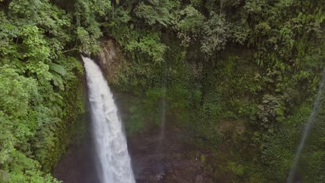 Nungnung-waterfall-in-the-middle-of-Bali,-Indonesia