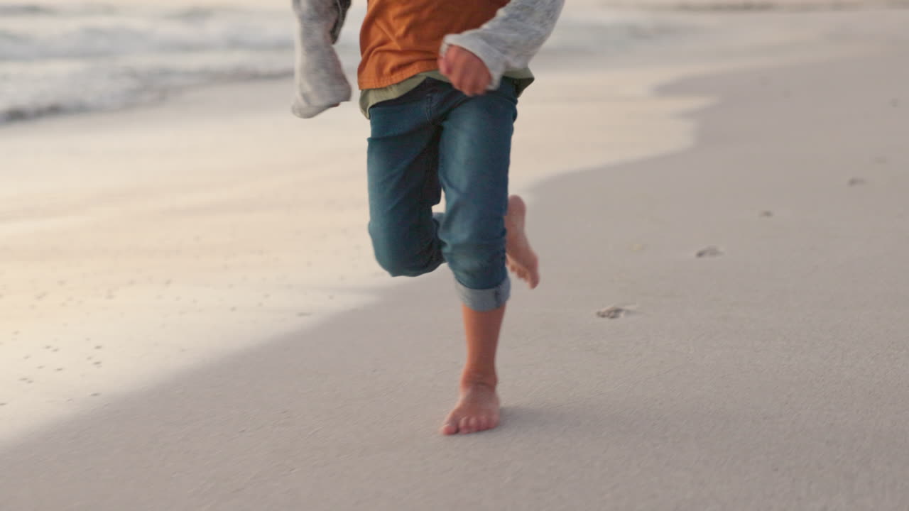 여행, 휴가 그리고 달리는 아이의 클로즈업