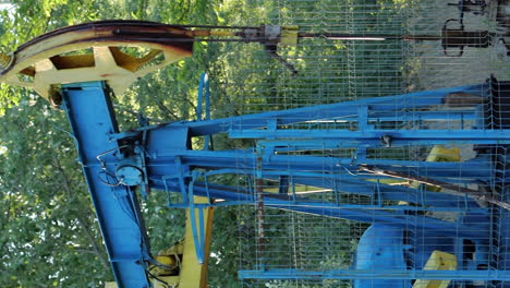 Vertical-view-of-pumpjack's-horsehead-moving-up-and-down,-pumping-crude-oil