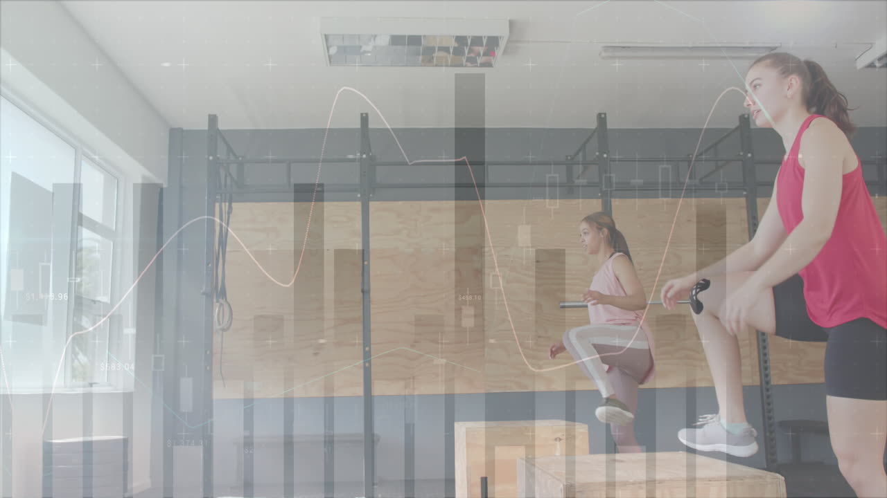 다양한 여성들이 체육관에서 상자에 뛰어넘는 데이터 처리의 애니메이션