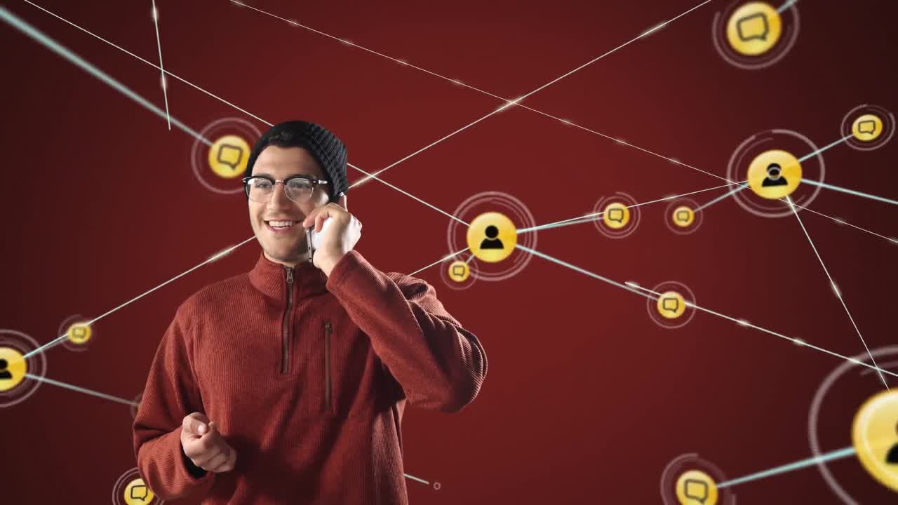 ⁇ 스 인종의 남자가 웃고 스마트폰에서 사람들의 네트워크 연결과 함께 이야기하는 애니메이션