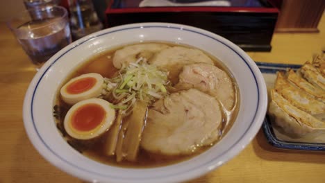 Ramen-Estilo-Hida-Japonés-En-Takayama,-Gifu