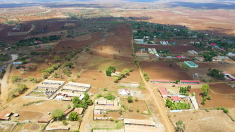 antena de edificios en un pequeño pueblo rural de kenia