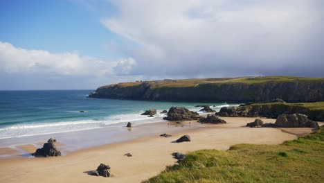 Lapso-De-Tiempo-De-La-Playa-De-Arena-Bellamente-Impresionante-En-Sango-Sands,-En-El-Pueblo-De-Durness