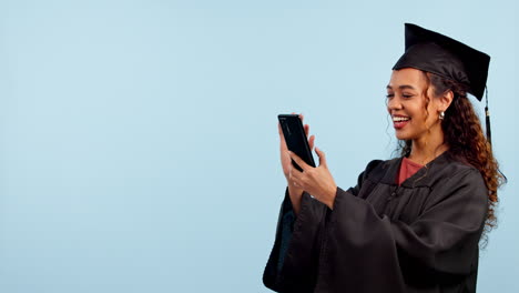 Estudiante-De-Graduación,-Mujer-Riendo